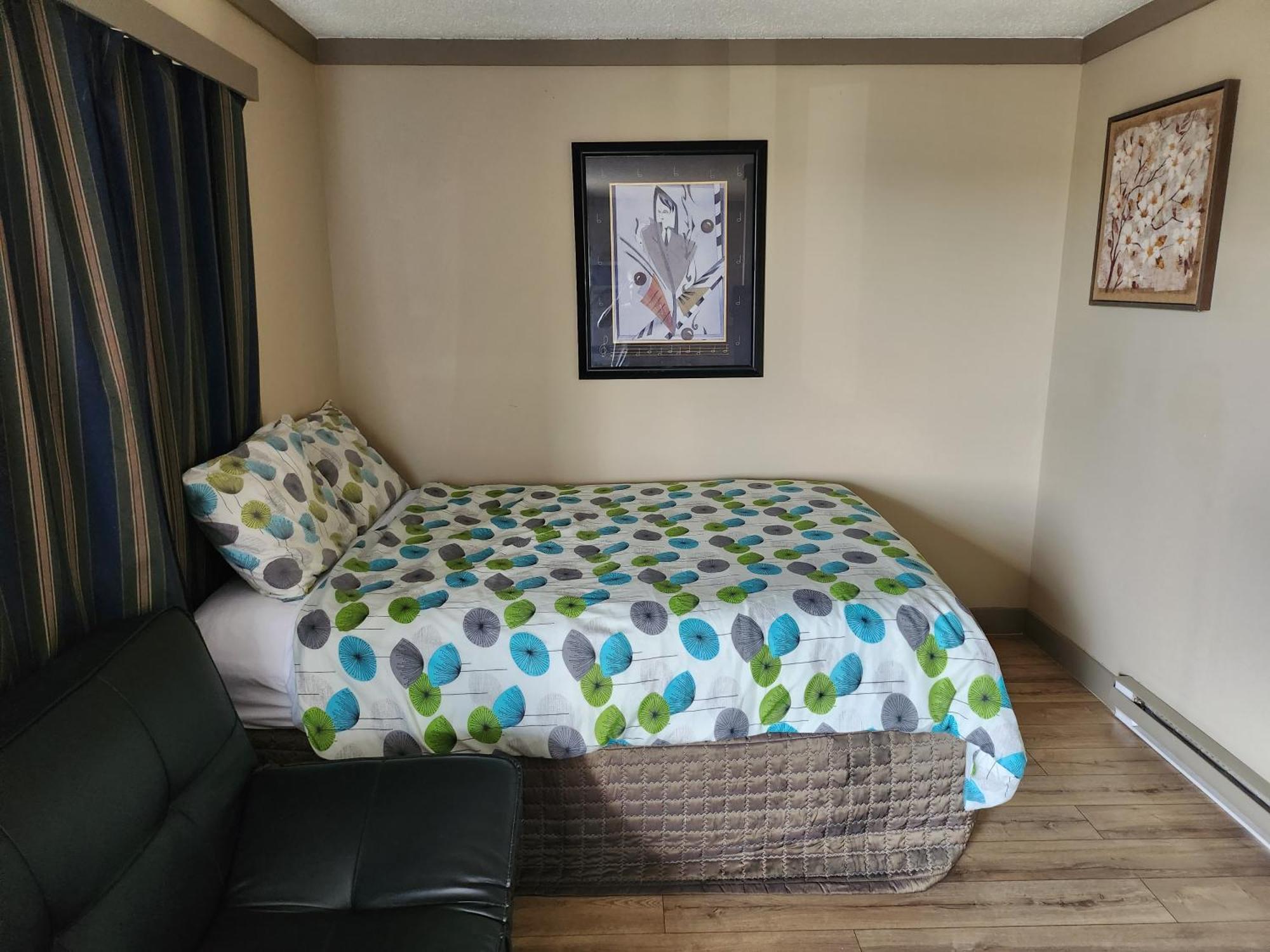 Alahart Motel Доусън Крийк Екстериор снимка